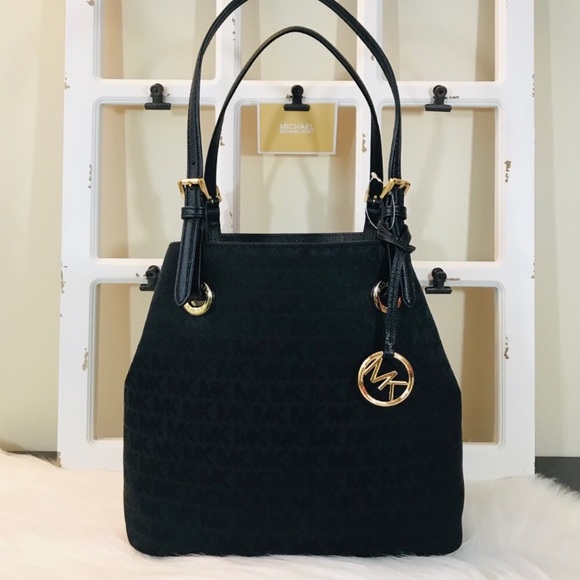 Michael Kors Handbags - MK Jet Set Item Grab Bag